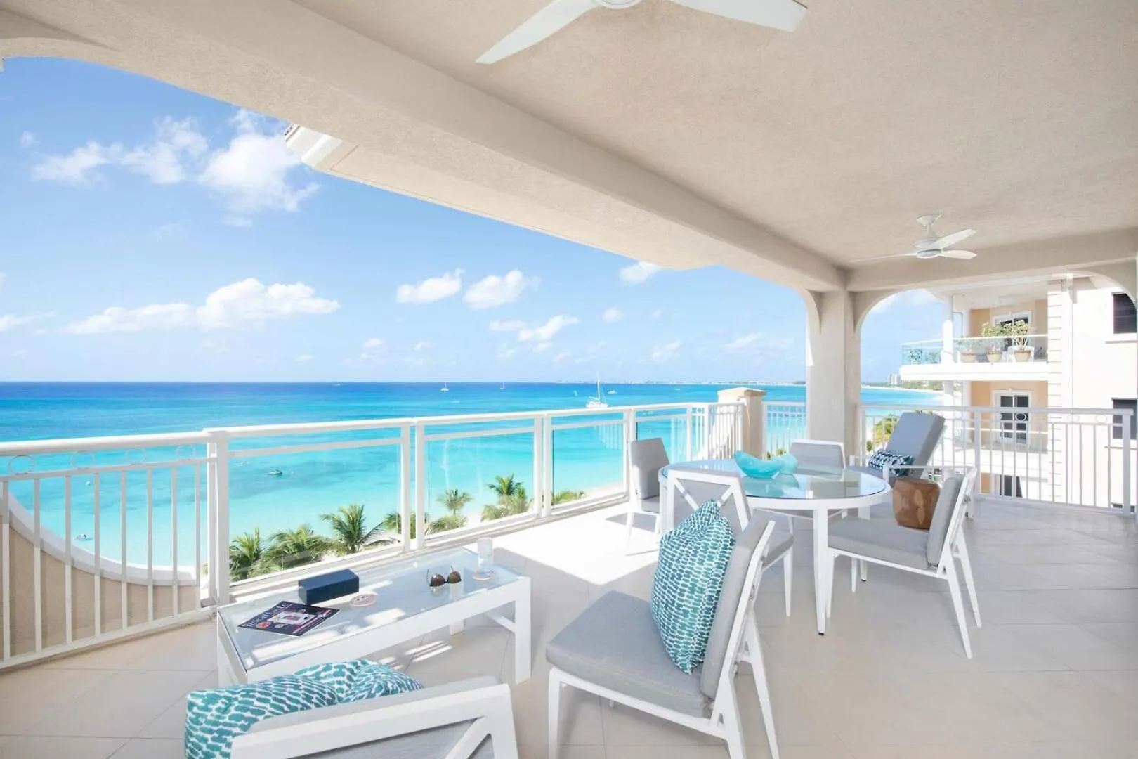 Beachcomber 35 George Town Apartman