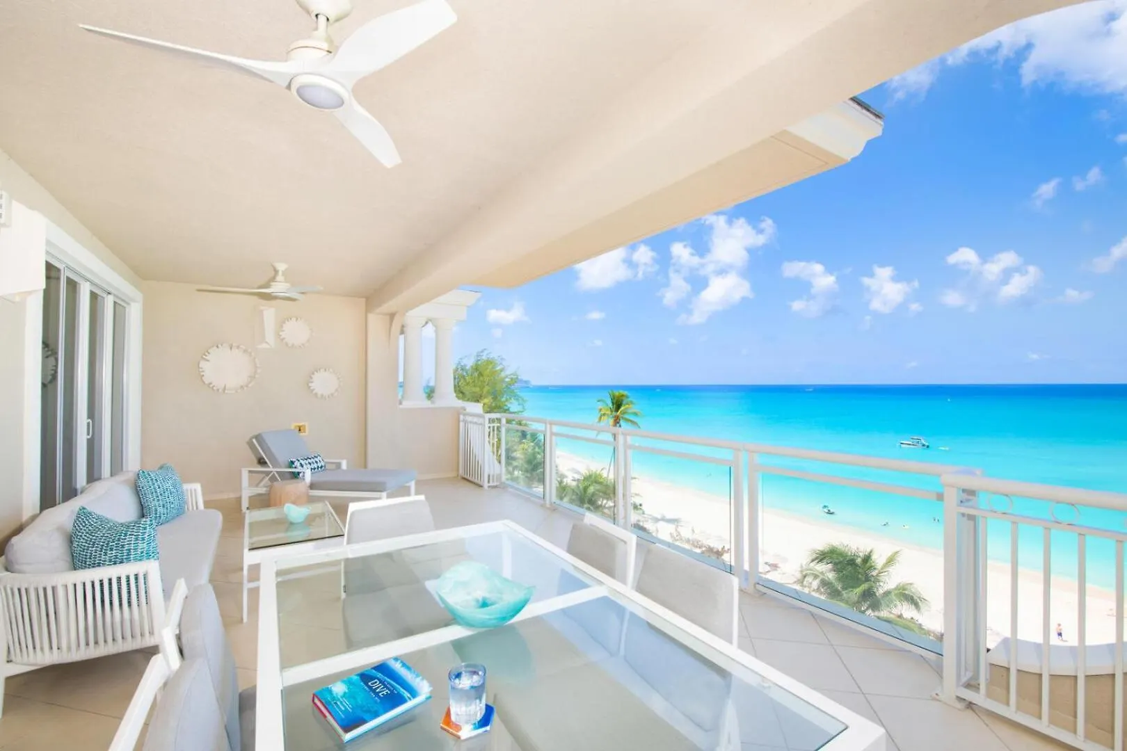 Beachcomber 35 George Town Apartman